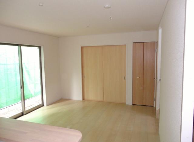 Same specifications photos (living). We are living in the same specification