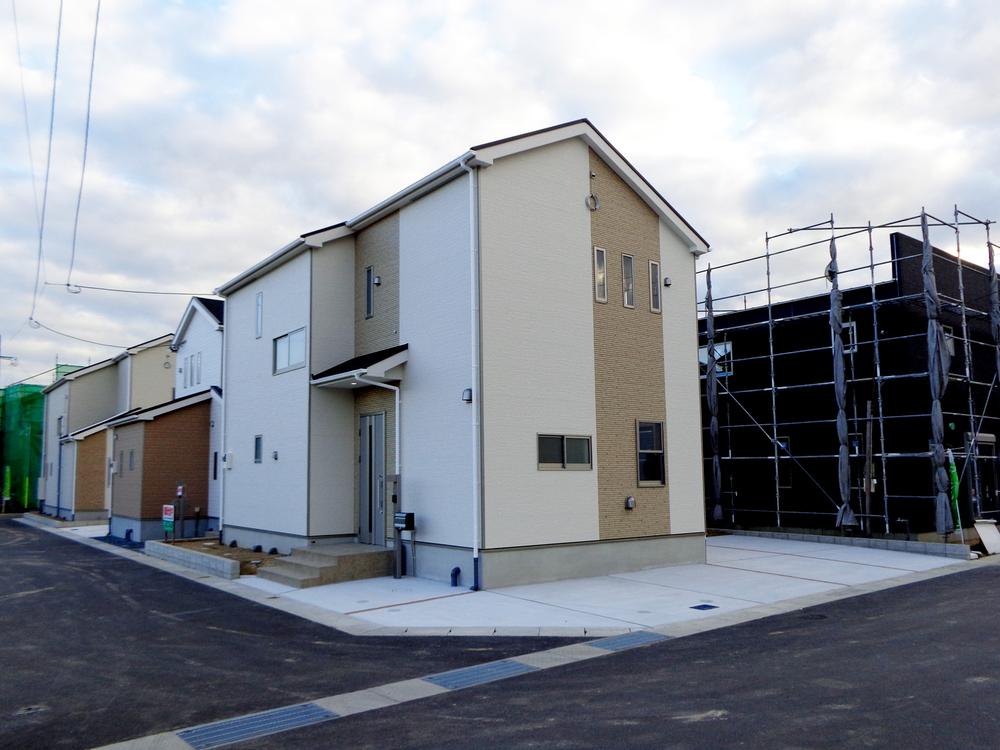 Local photos, including front road. Local (11 May 2013) Shooting