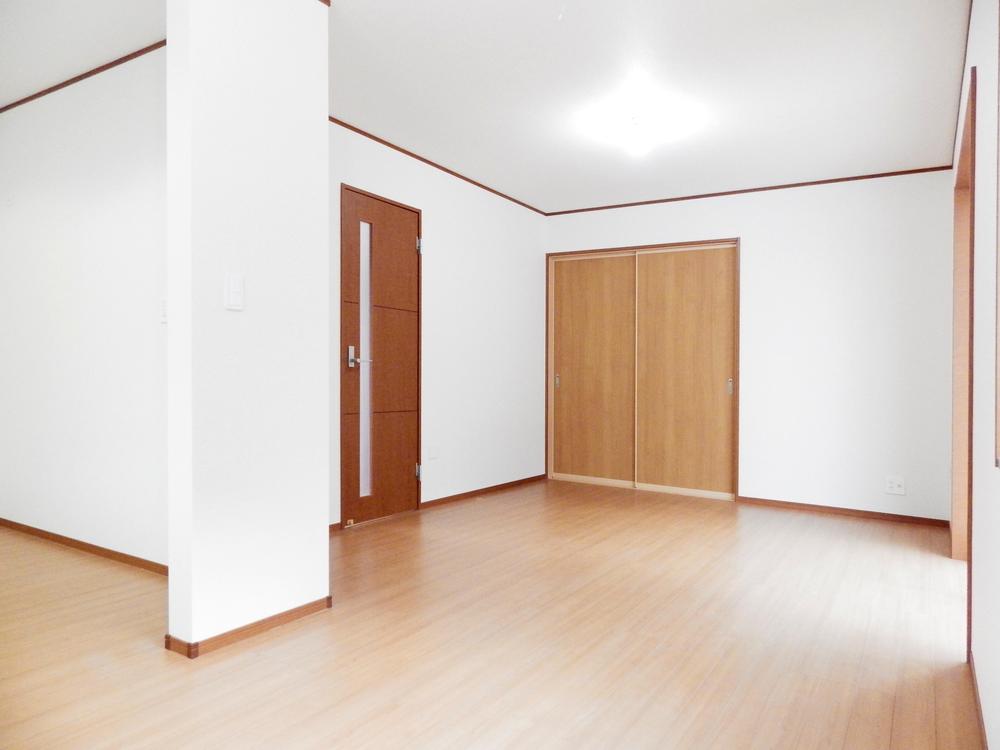 Living. It is LDK pictures of the stand-alone kitchen type.