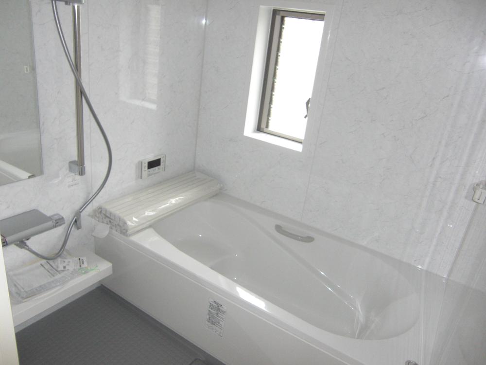 Bathroom. Bathroom 1 pyeong type that can stretch the legs. heating ・ Comfortable cold winter of the bath with dryer, You can wash even on rainy days (same specifications)