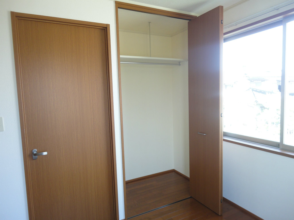 Receipt. Walk-in closet