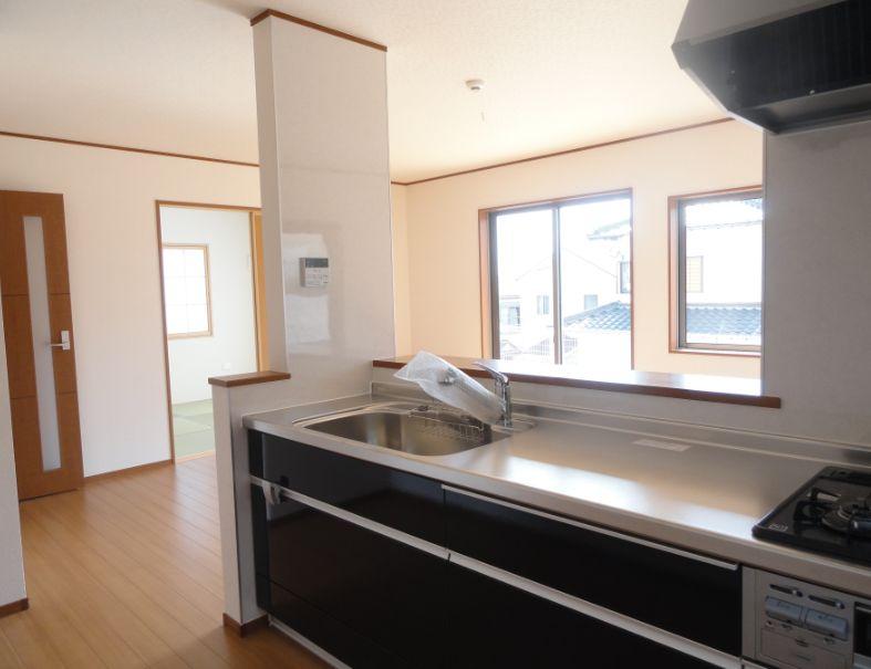 Living. ☆ Image is a photograph at the time of completion ☆