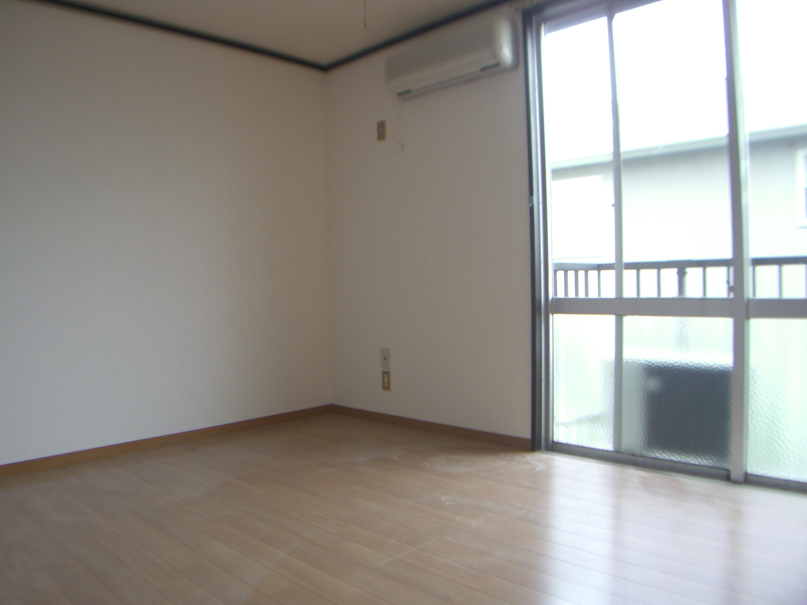 Other room space. Of course, air conditioning is also equipped (image on the second floor)