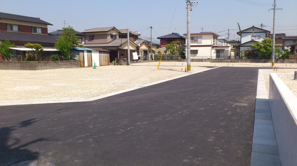 Local photos, including front road. No. 12 destinations from shooting the No. 2 place