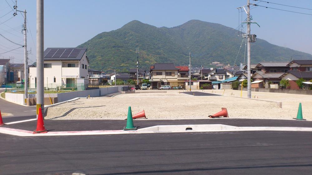 Local photos, including front road. 13 ・ No. 14 land back road