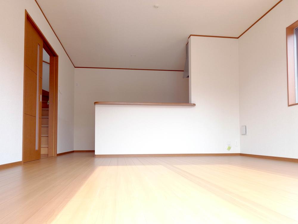 Living. It is LDK face-to-face kitchen type.