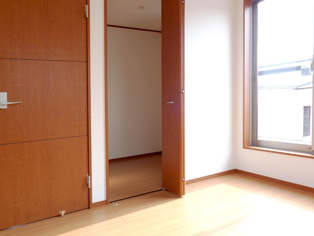 Other. All rooms are two-sided lighting, Day is good.