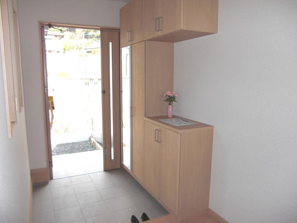 Same specifications photos (Other introspection). Shoe box with a full-length mirror that can grooming check before leaving standard specification.