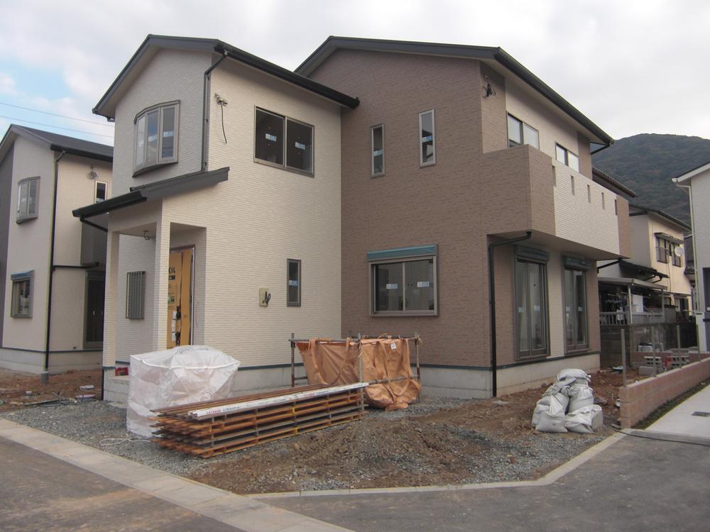 Local appearance photo. Local (12 May 2013) Shooting