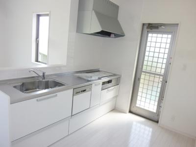 Kitchen.  ■ 11 / 10-11, 12-17 pm ■ Open House held