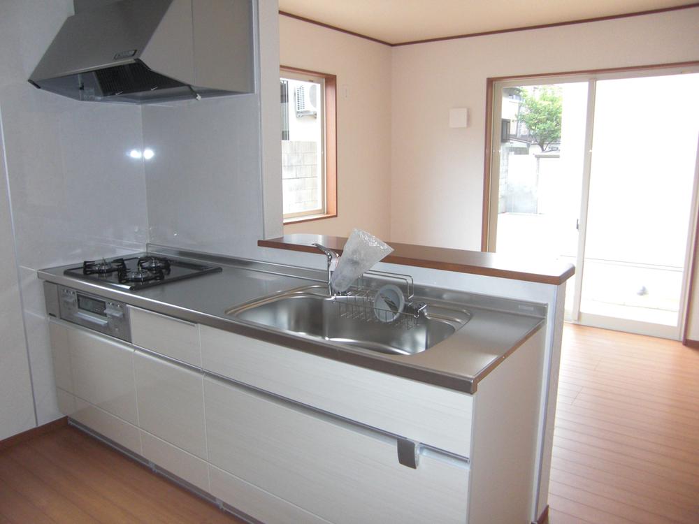 Kitchen. Face-to-face kitchen overlooking the living room! (Photo = same specifications)