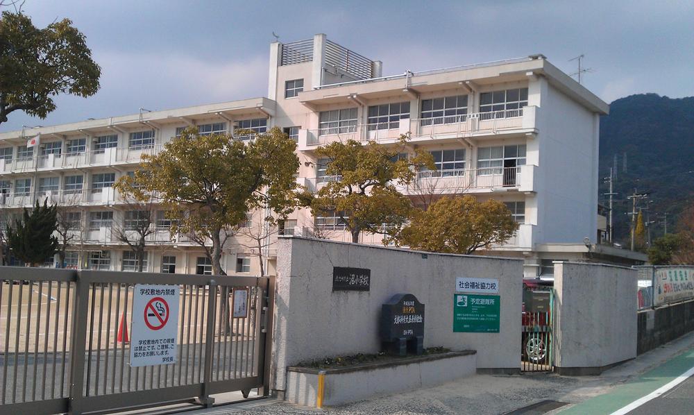 Primary school. 210m to Kitakyushu Marsh Elementary School