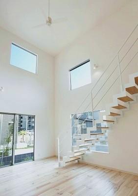 Building plan example (exterior photos). Widely it feels the space there is a large atrium. Randomly placed window, We have created a unique space. Customers only one-of-a-kind is to achieve!