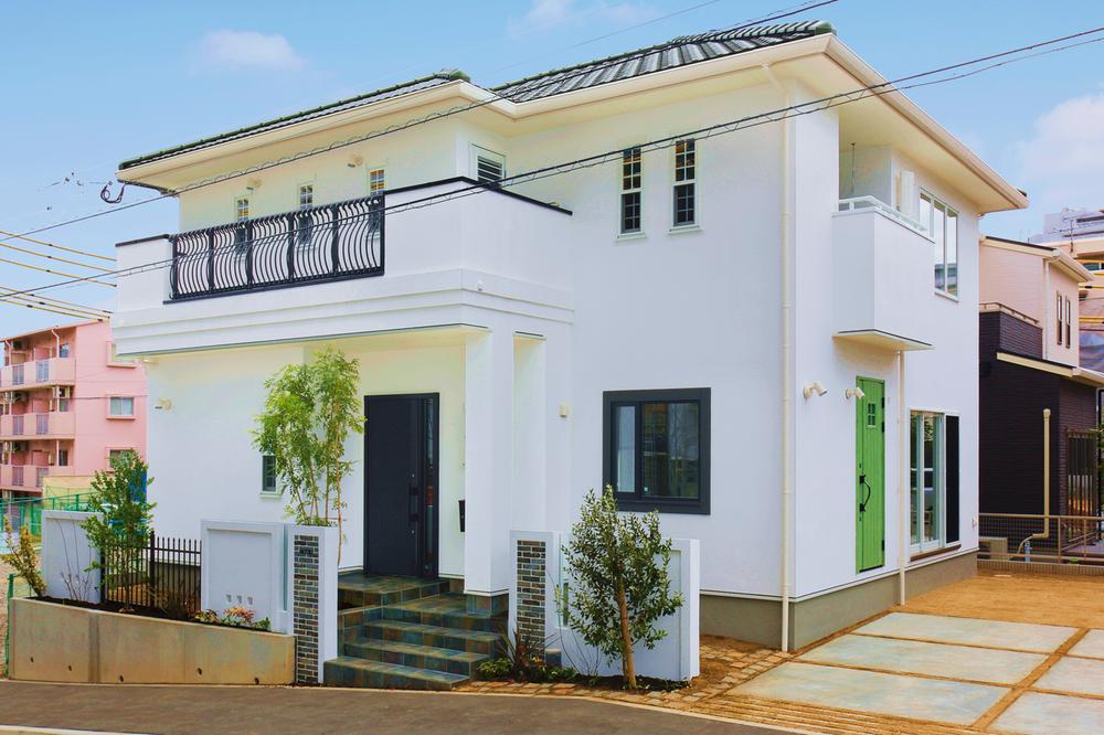 Building plan example (exterior photos). It on the appearance of the white green door is accented! ! Cute is also brackets may be a nice design that looks! !