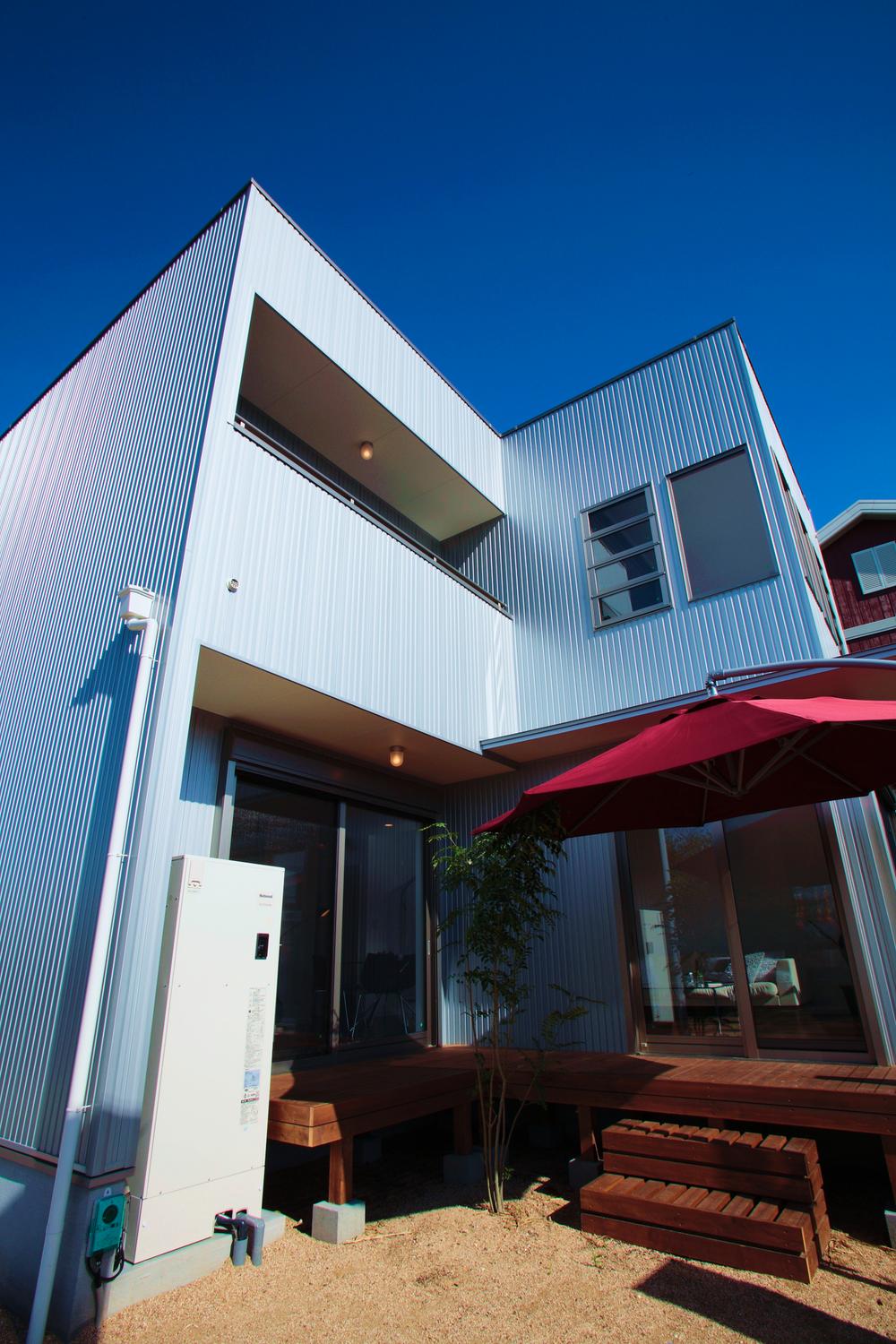 Other. Life that can not be among the home, such as barbecue and gardening will be achieved in open-air wood deck! !