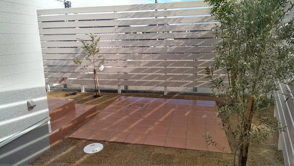 Local photos, including front road. The garden spacious tile deck! It can be used in various ways, such as barbecue!