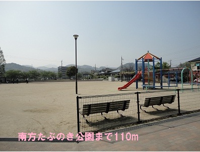 park. 110m to the south Machilus park (park)