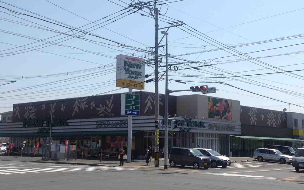 Supermarket. 729m to New York store transmural shop