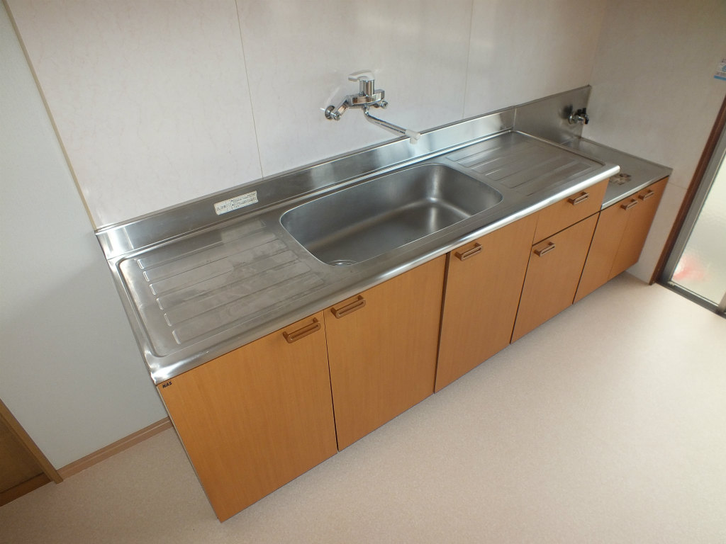 Kitchen. Clean in this breadth "" "