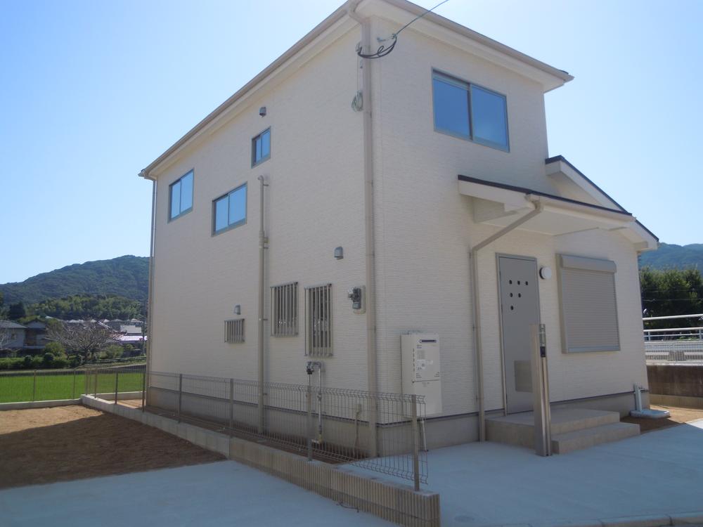 Local appearance photo. Local (10 May 2013) Shooting