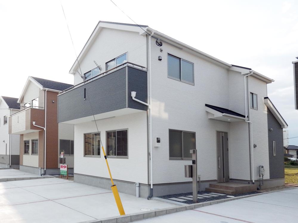 Local appearance photo. Completion. There are parking spaces 3 cars. Please have a look at a time so we open house at any time.