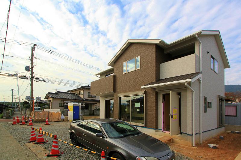 Local photos, including front road. 2013 October 31, 2008 shooting