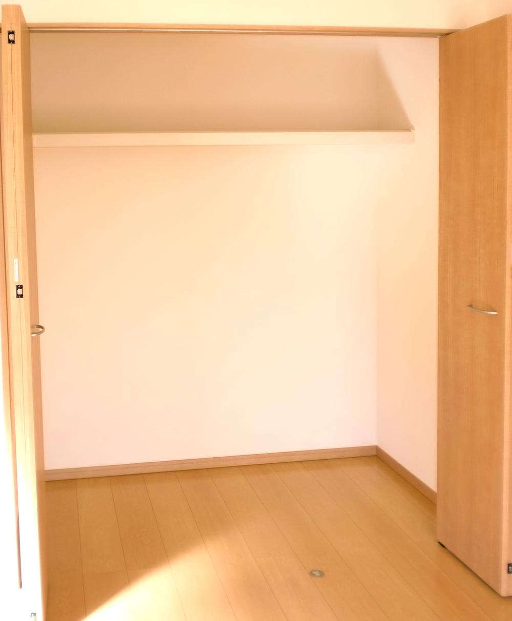 Receipt. 7 Pledge Western-style storage.