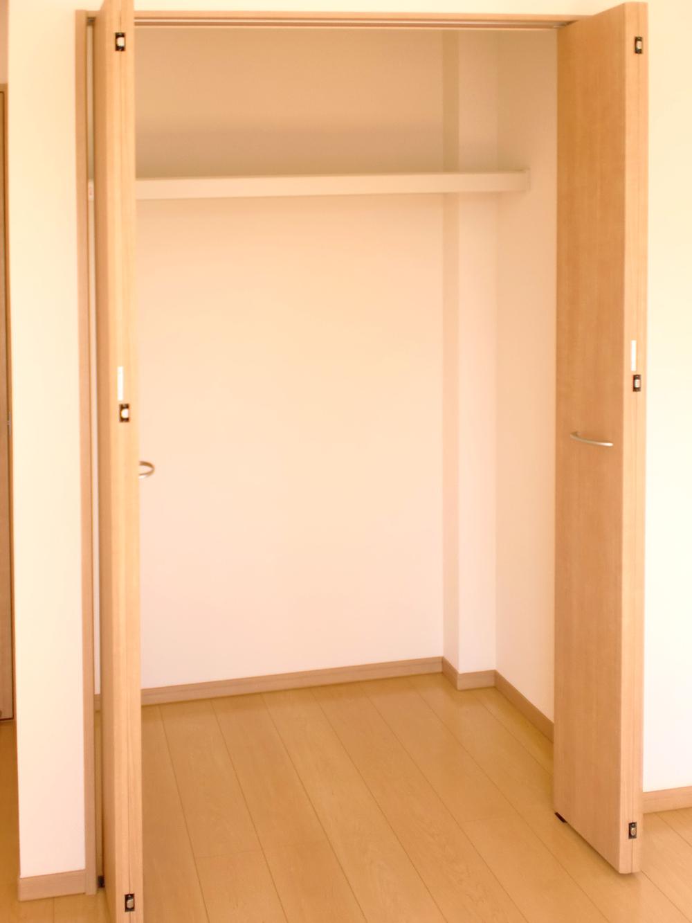 Receipt. 6 Pledge Western-style storage.