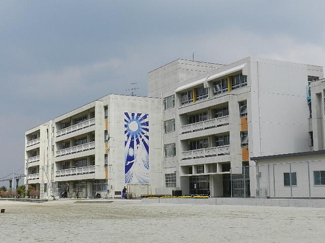 Junior high school. 1181m to Kitakyushu Moritsune junior high school