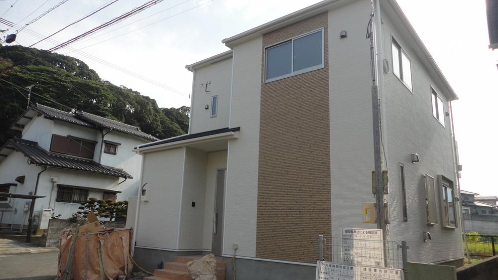 Local appearance photo. Local (11 May 2013) Shooting