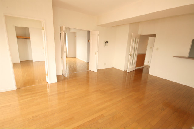 Living and room. Ideal for children's room because the room is visible from the living room