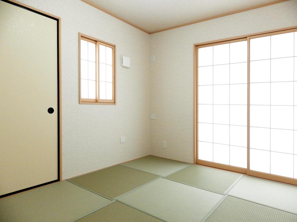Non-living room. It is a modern Japanese-style room. Again Japanese-style can be very useful it can be used in a variety of applications.