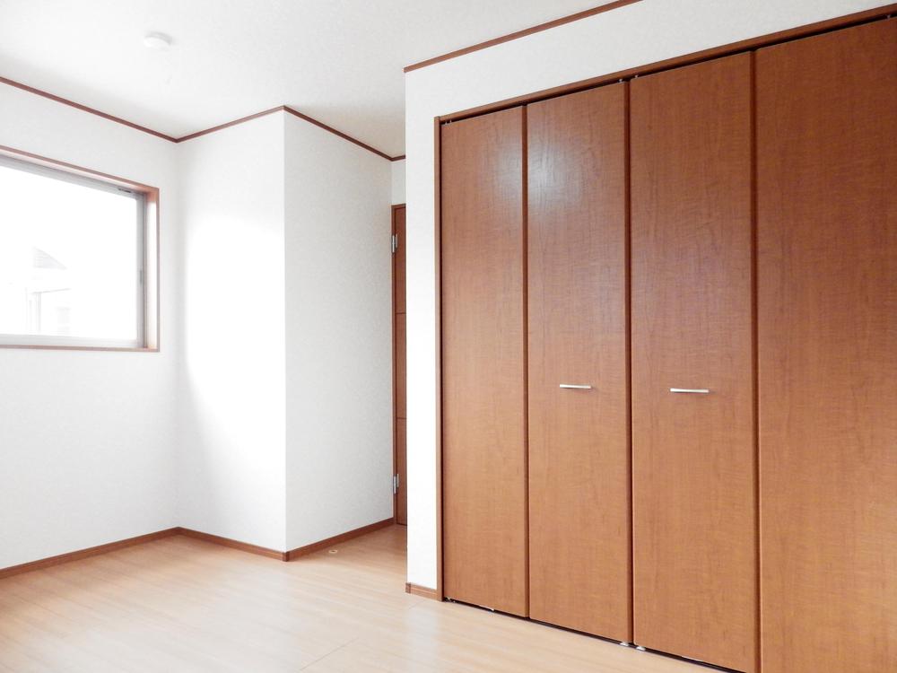 Non-living room. It is a good Western-style of sun per with large closet.