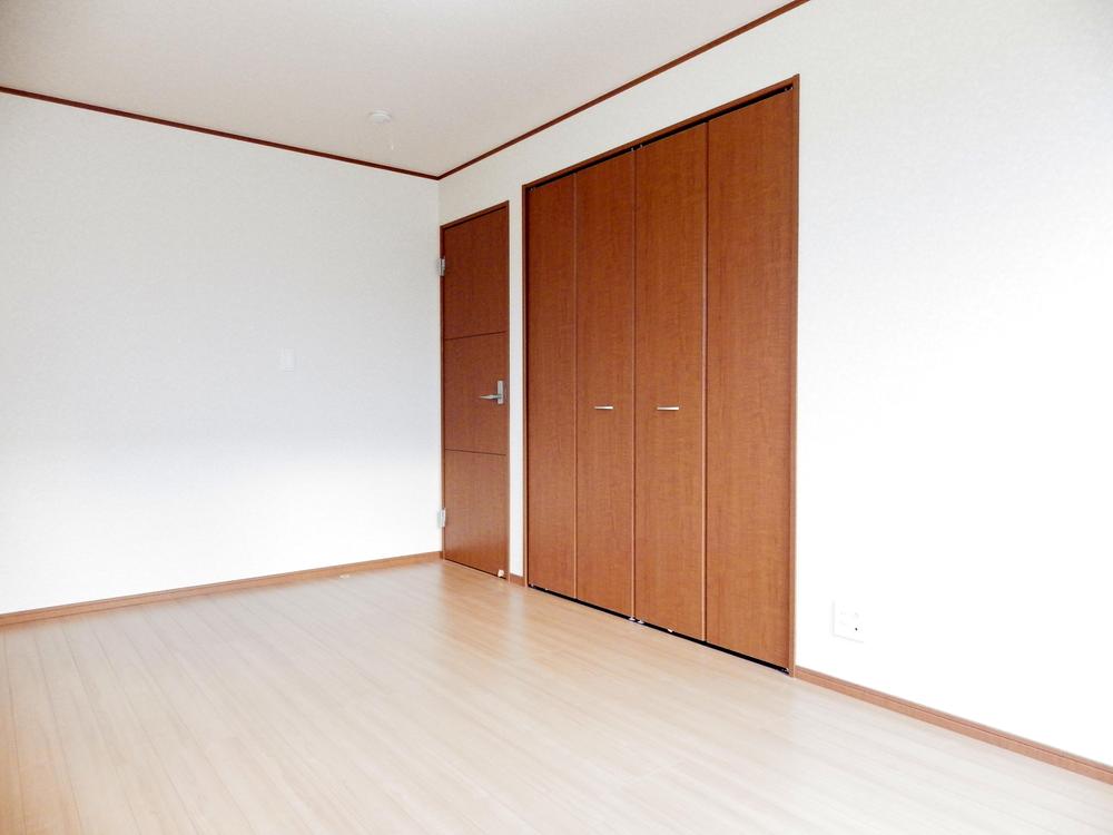 Receipt. Each room is, It comes with a large storage space.