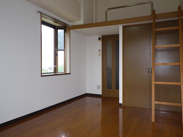 Living and room. ※ Photos will be on the corner room type