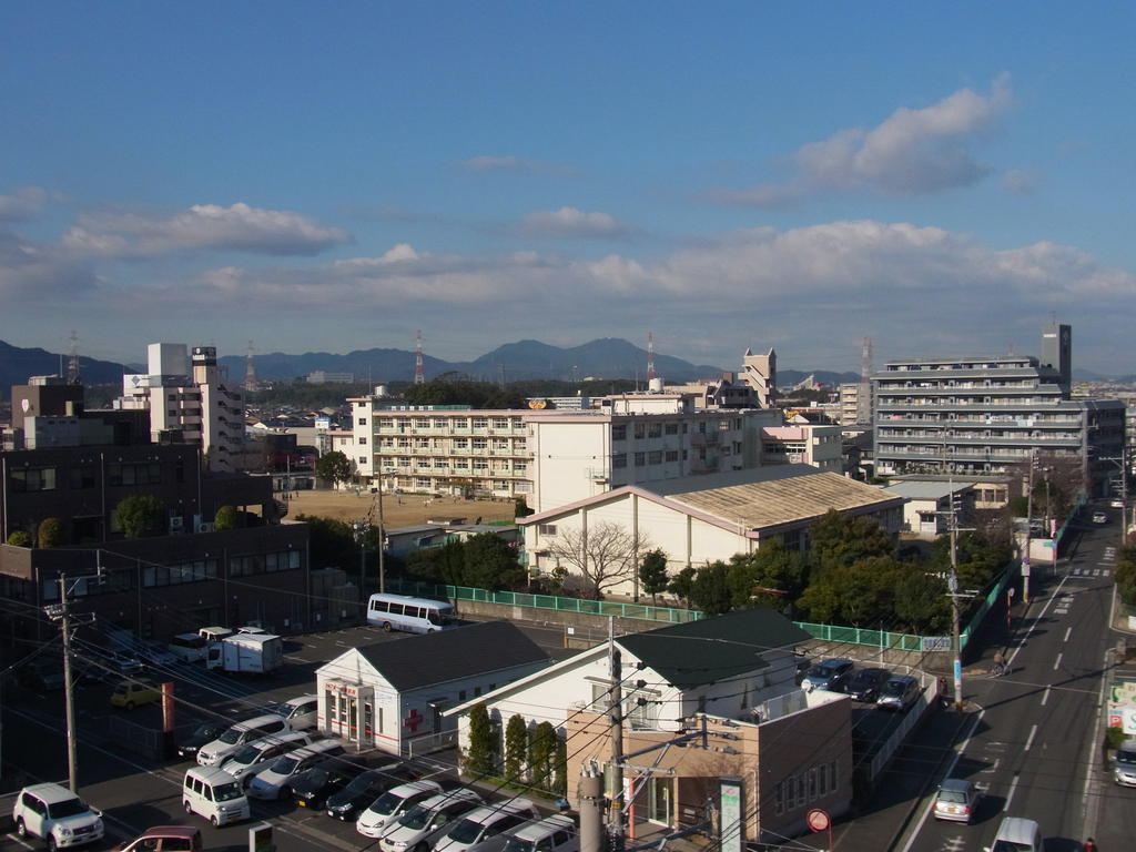 Primary school. 916m to Kitakyushu Tahara elementary school (elementary school)