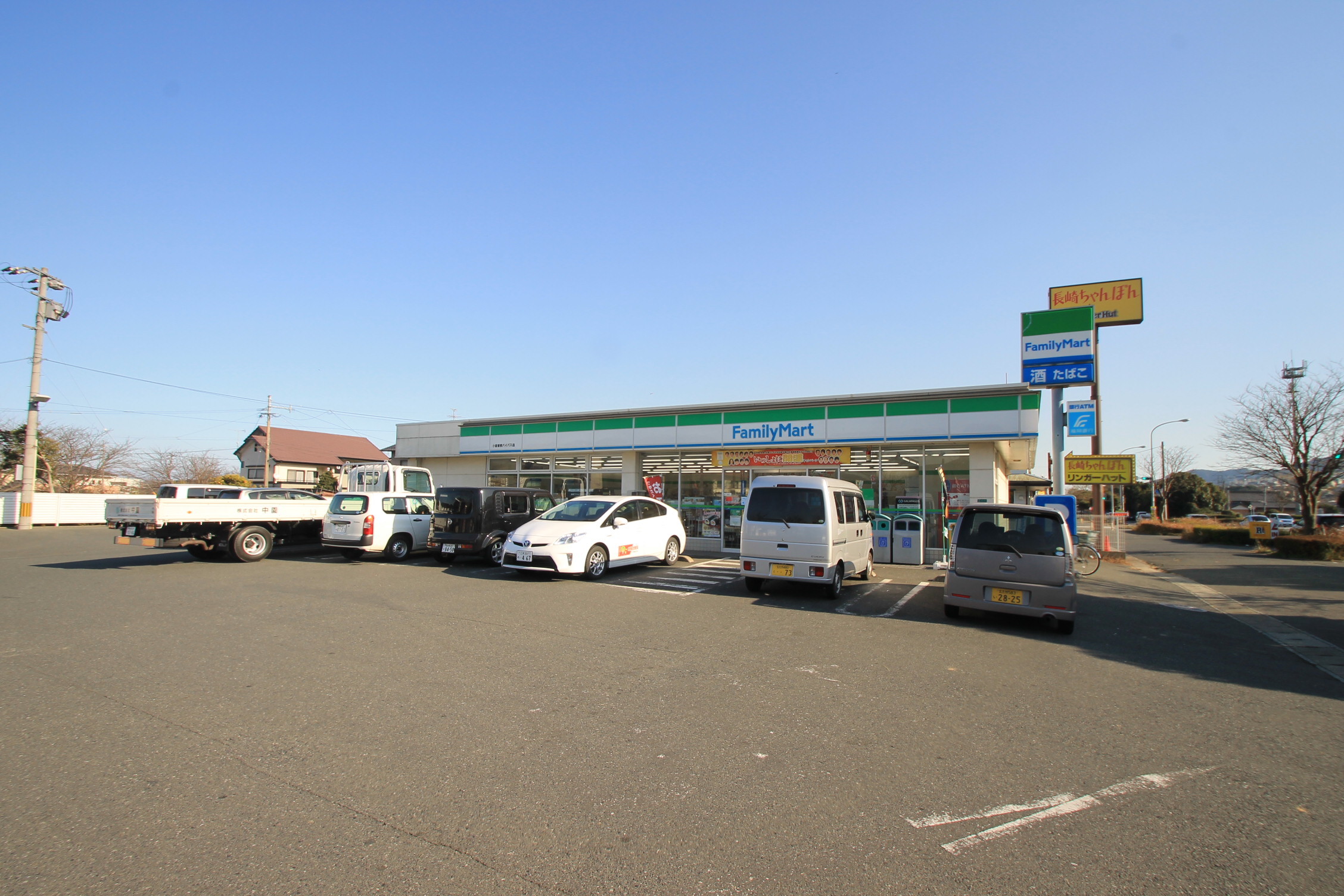 Convenience store. FamilyMart Kokura Tsuda bypass store up (convenience store) 508m