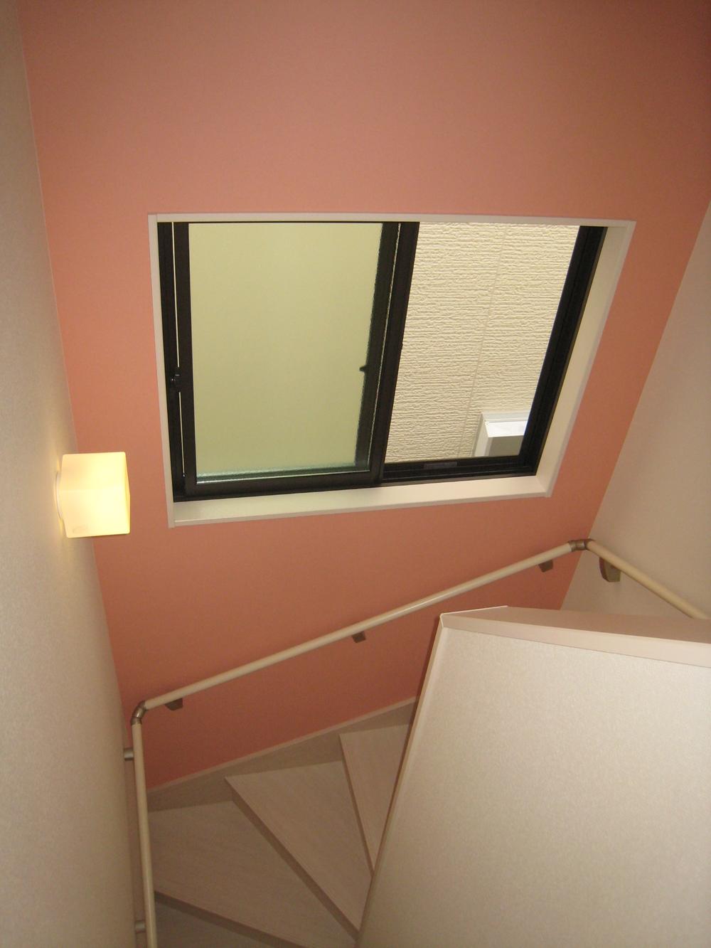 Other introspection.  ■ The stairs I put a window, It has incorporated the light and wind.