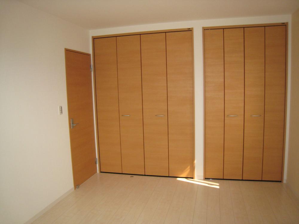 Receipt.  ■ Popular woodgrain of the closet!