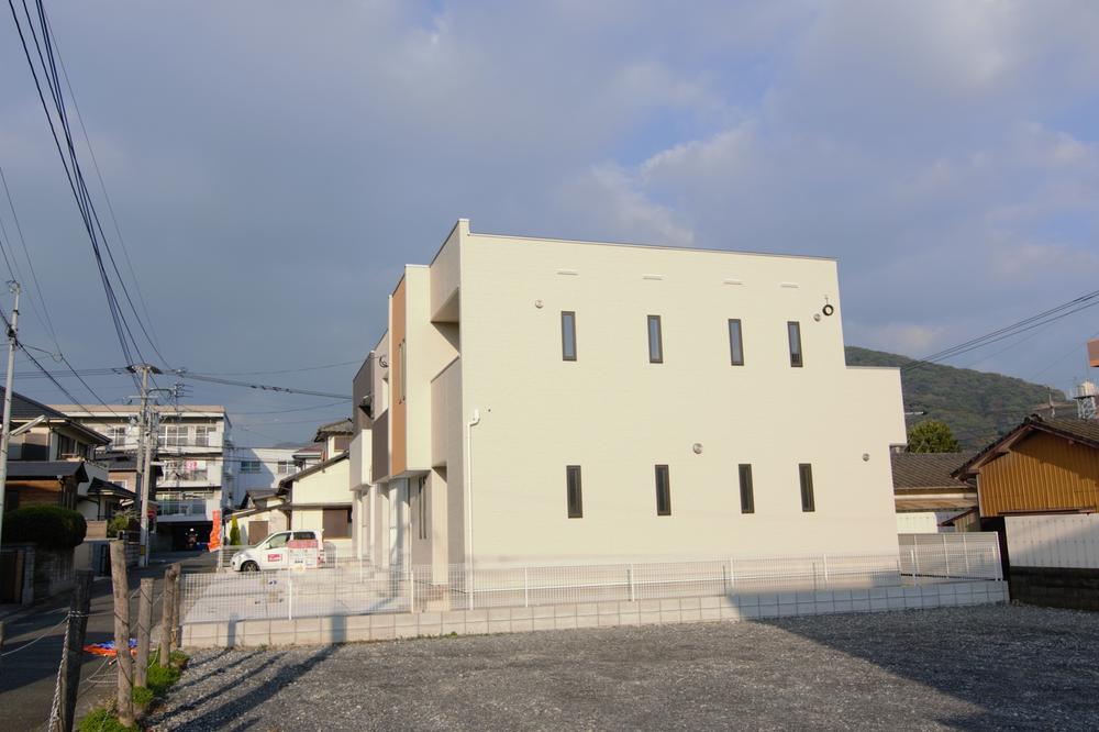 Local appearance photo.  ■ It is south!