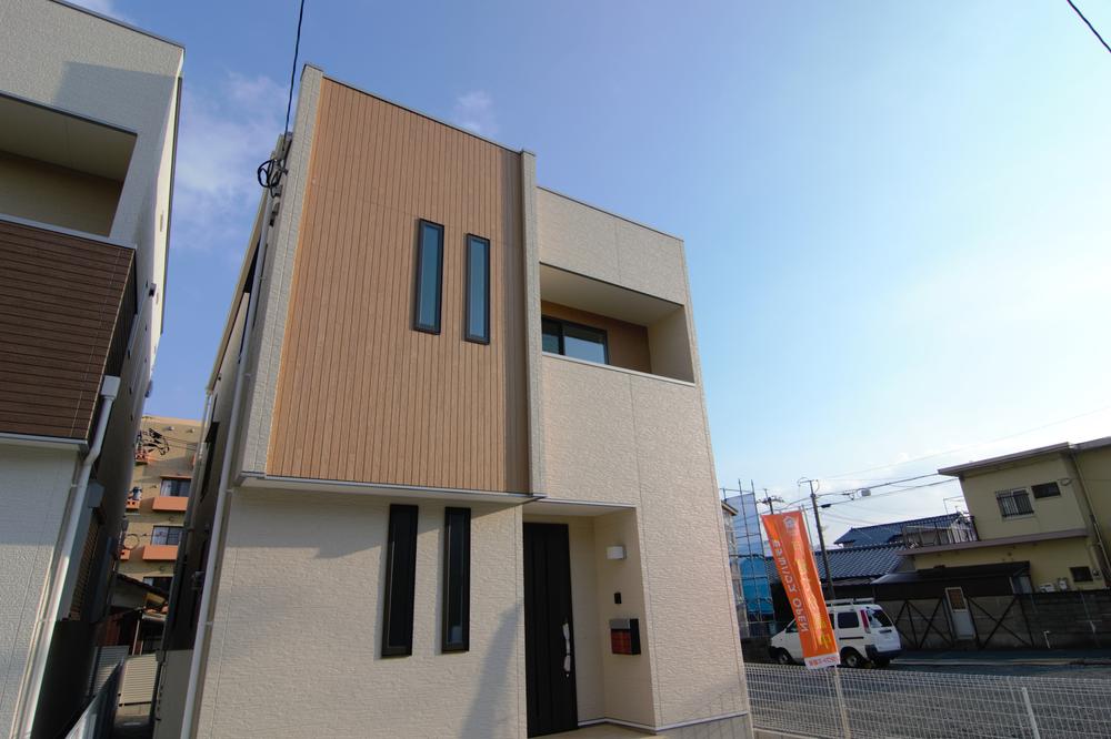 Local appearance photo.  ■ Urban design house!
