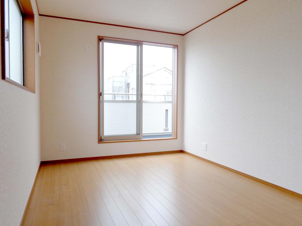 Non-living room. It is the second floor of the Western-style. It feels good and may be positive per!