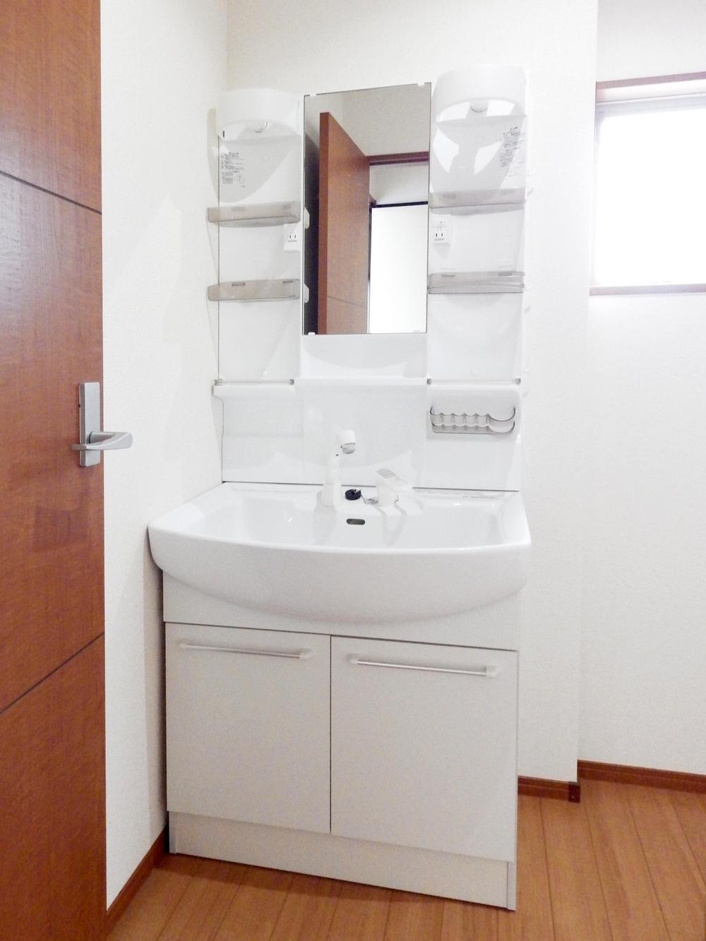 Wash basin, toilet. Indoor (10 May 2013) Shooting