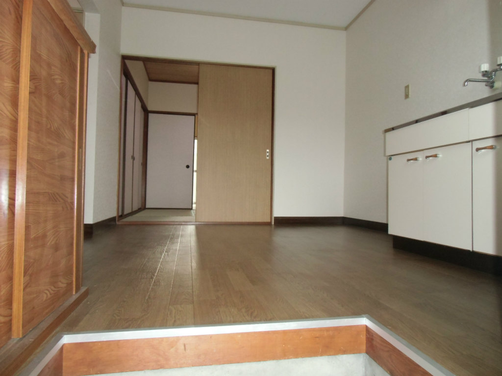 Entrance. Also taking widely with storage