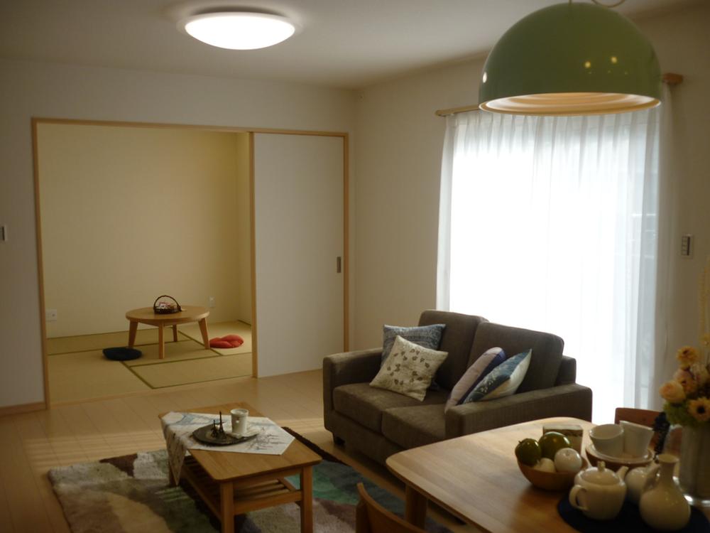 Space of 20.5 quires if open the living and the Japanese-style room