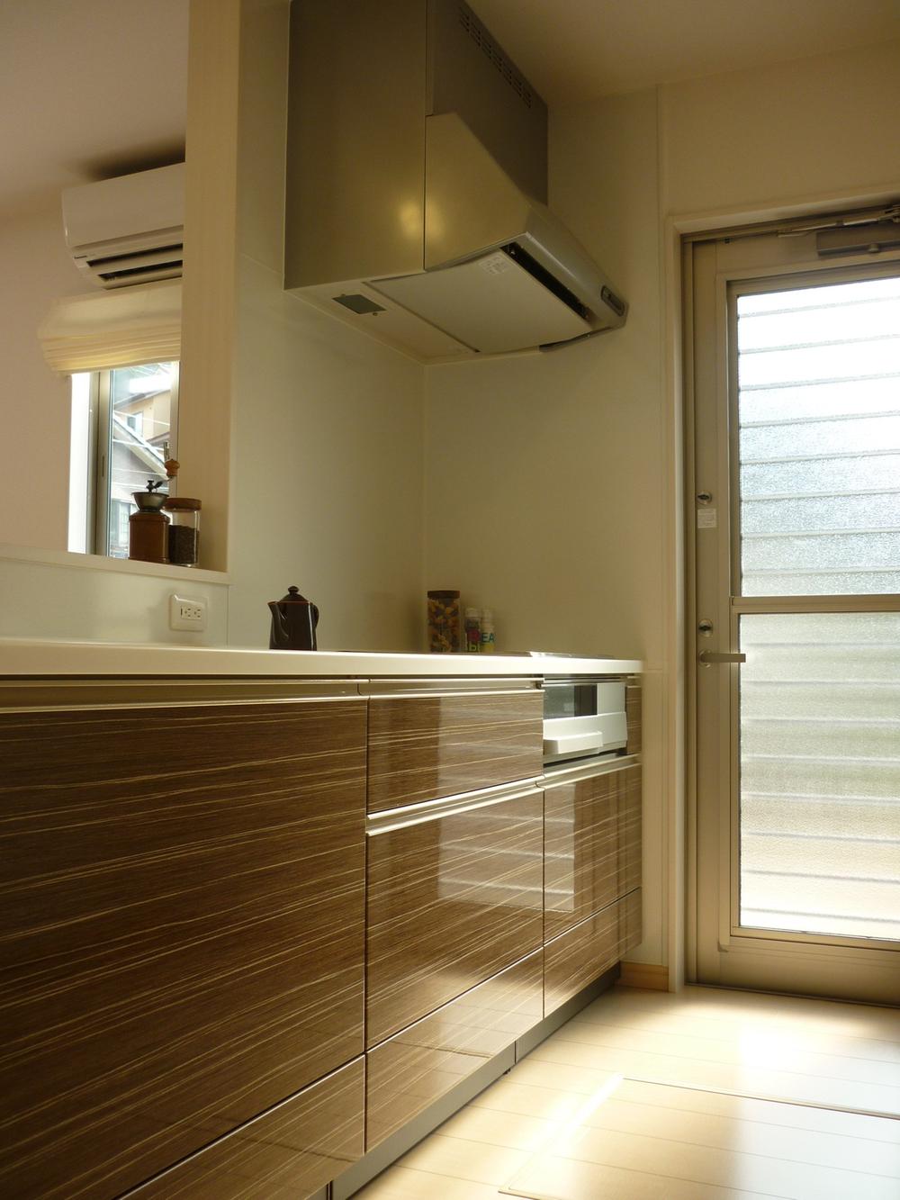 Kitchen. Kitchens, Set up a back door