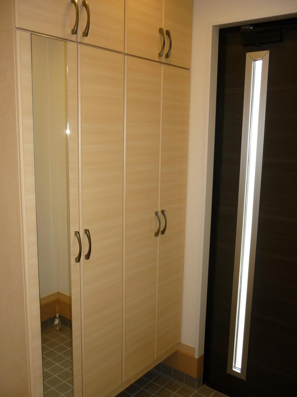 Entrance. The door accommodated, We have established a large mirror