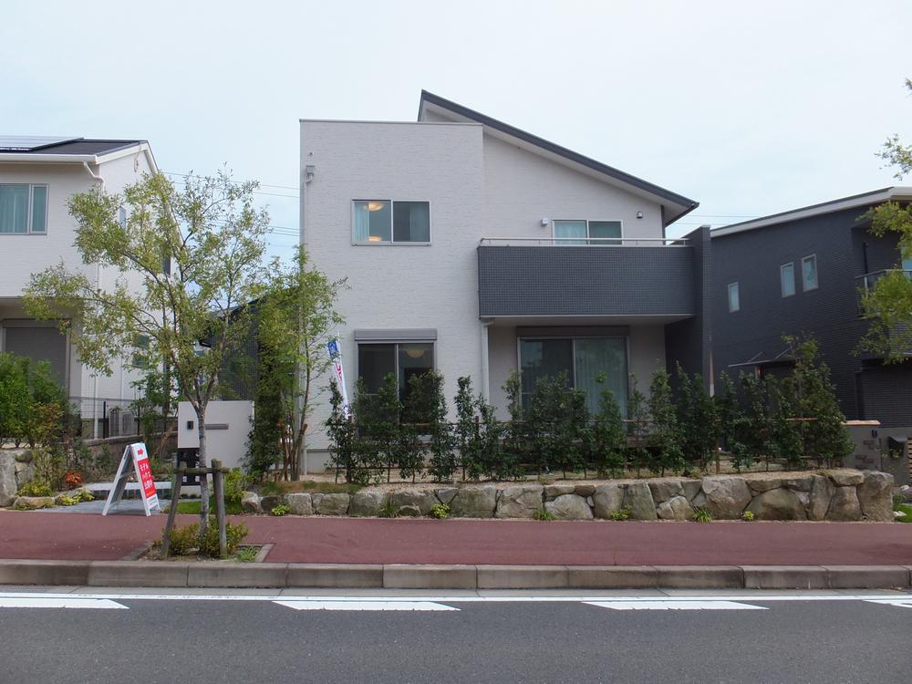 Local appearance photo. Local (September 2012) shooting