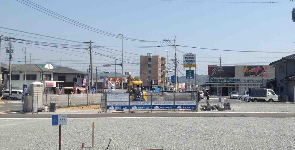 Local land photo. Local (04 May 2013) shooting all residential flat subdivision. Family is everyone friendly park.