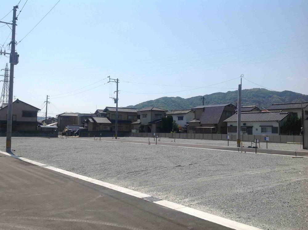 Local land photo. Local (04 May 2013) Shooting Road width in the subdivision is 5m ・ 6m and spacious.